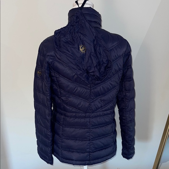 Micheal Kors Women's Navy Puffer Jacket S EUC w bag just one floss on arm LAPic - Picture 2 of 7